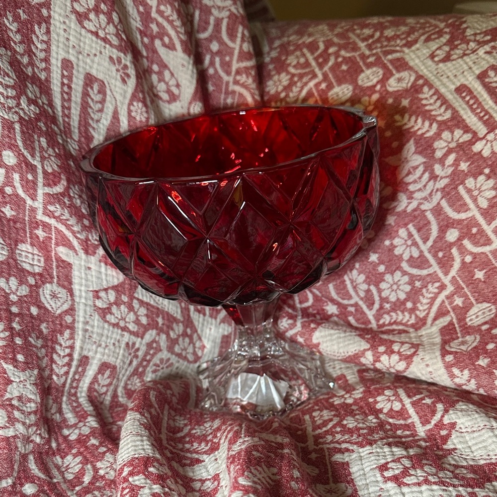 Diamond star crystal red dish